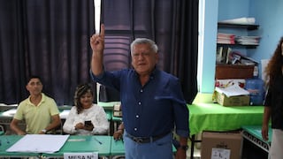 Elecciones 2026: César Acuña emitió su voto en Trujillo (FOTOS)