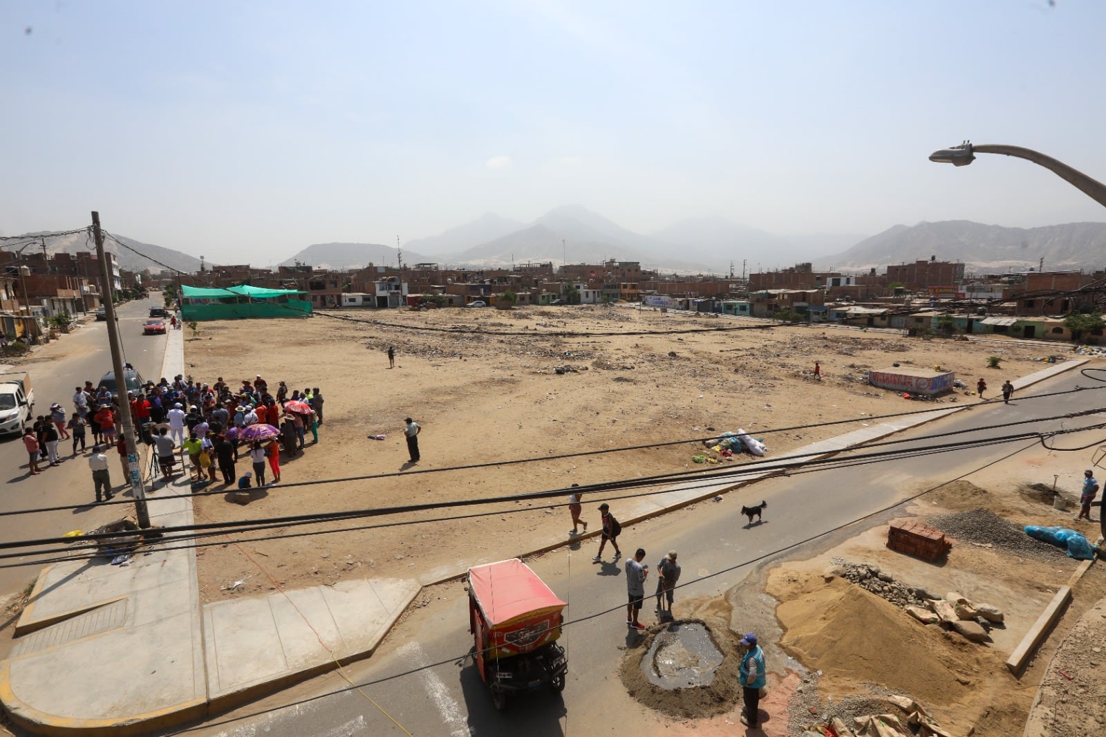 El cuerpo sin vida de un hombre fue enterrado dentro de un costal en el sector Las Lomas de Bethel, en el distrito de Alto Trujillo.