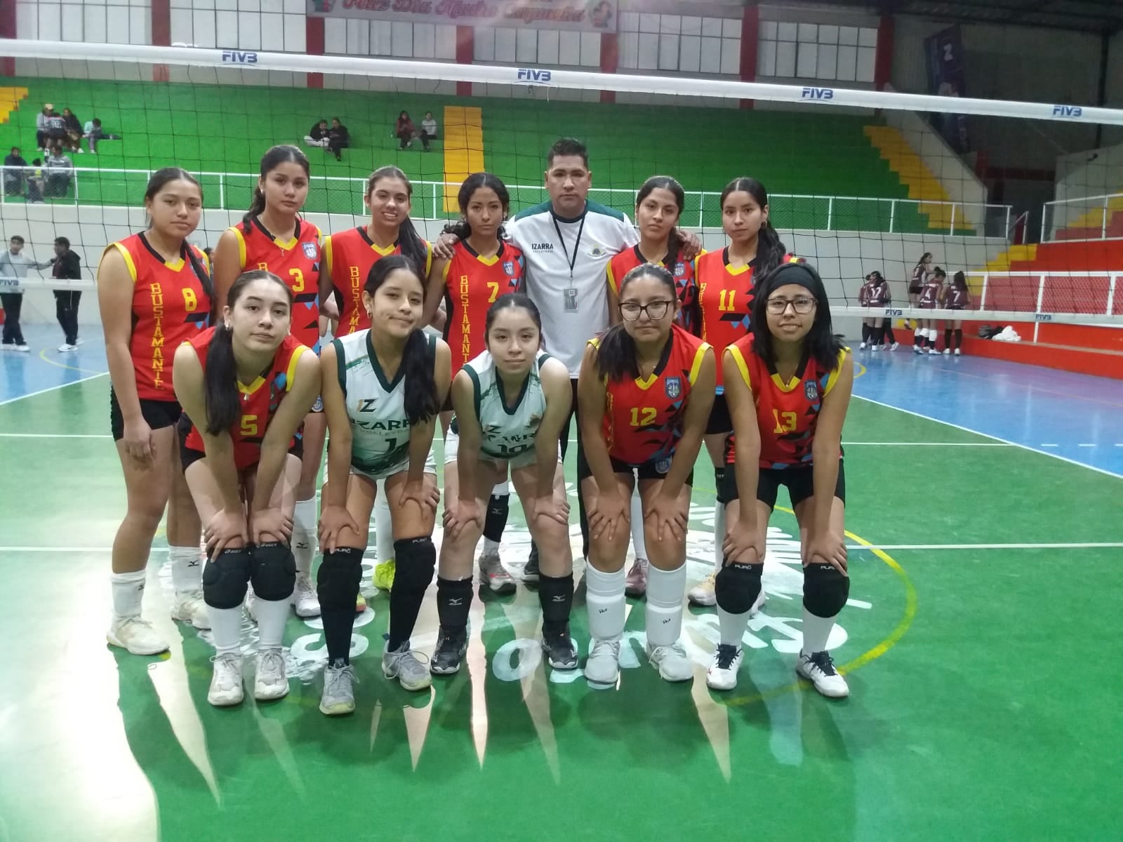Selección de José Luis Bustamante y Rivero en campeonato de vóley U-17. Foto: Liga Provincial de Voleibol de Arequipa.
