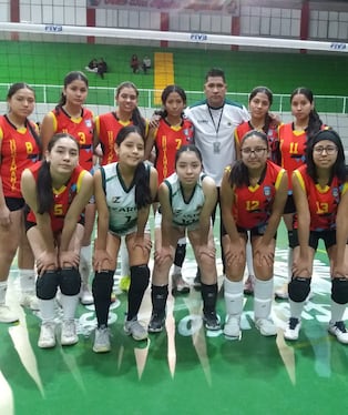 Selección de José Luis Bustamante y Rivero en campeonato de vóley U-17. Foto: Liga Provincial de Voleibol de Arequipa.