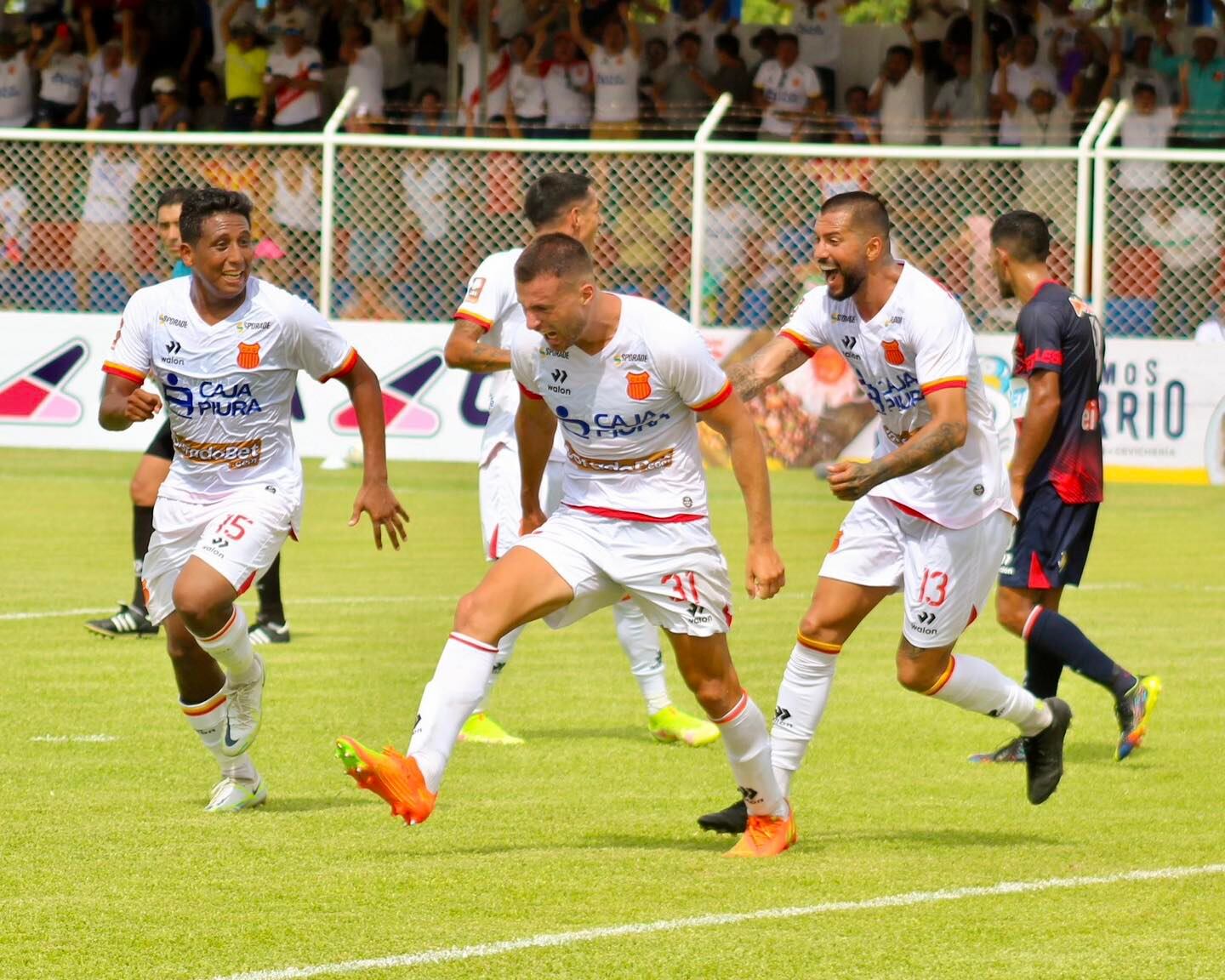 El experimentado back central viene de jugar en Atlético Grau de Piura. Además, la directiva carlista anunció la renovación de Llontop por dos temporadas. (Foto: Atlético Grau)