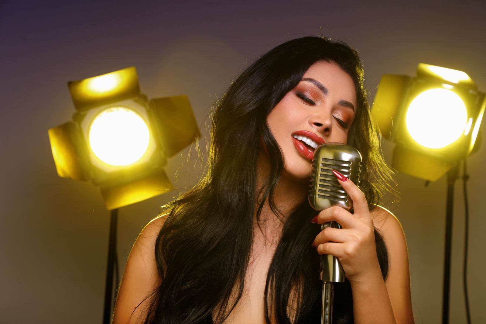 El tema que interpreta junto a Christian Cueva se convirtió en la canción más escuchada del país. La cantante agradeció el apoyo del público y destacó que la letra conecta con el amor en todas sus formas.