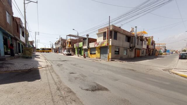 Arequipa: Municipio de Cayma hace deficiente asfalto en avenida Aviación