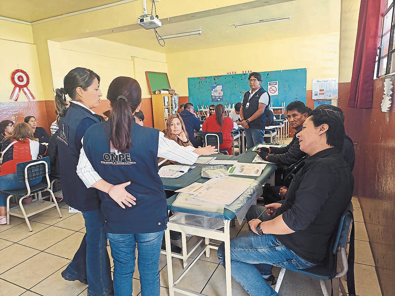 Personal de la ONPE viene preparando todo para las elecciones del próximo domingo 4 de octubre. Foto: ONPE.