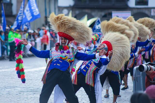 Fiestas del Cusco: Estudiantes de institutos superiores bailan en honor a la Ciudad Imperial (FOTOS)