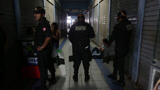 La Victoria: PNP interviene Polvos Azules y detiene a dos vendedores por vender celulares robados