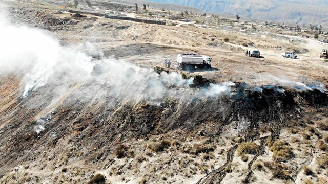 Arequipa: Incendio alarma a habitantes de la parte alta de Cayma