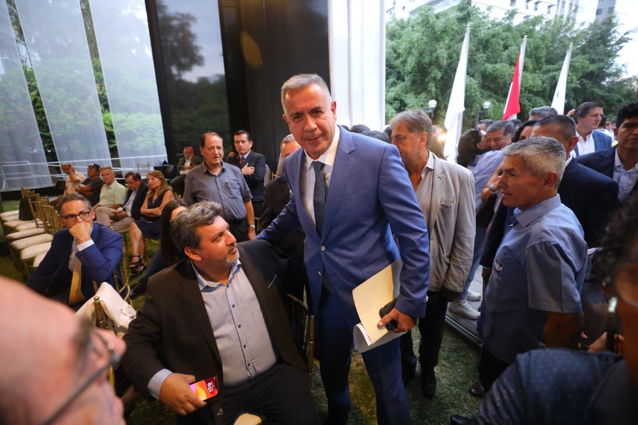 El candidato del partido Integridad Democrática presentó su plan de gobierno y destacó la importancia del emprendimiento, la educación y la seguridad.