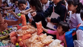 Más del 90 % de los quioscos escolares del Cercado de Lima ofrece alimentos no saludables, revela estudio
