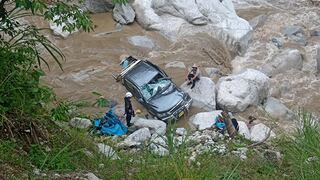 Tarma: camioneta al abismo y chofer resulta grave