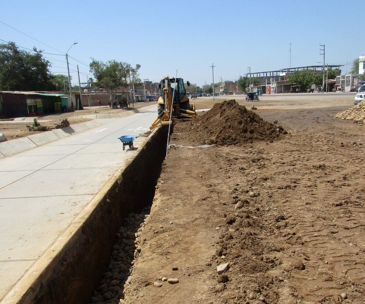 La Contraloría de la República reveló que durante una visita no encontraron a ningún profesional a cargo de la dirección técnica de los trabajos en el distrito de Ignacio Escudero, en Sullana. Tampoco hallaron al especialista en supervisión. Además, la obra no cuenta con tranqueras ni señalización