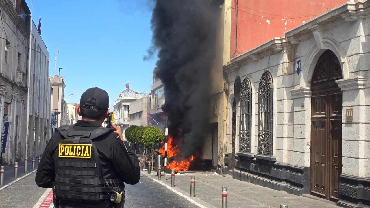 Violento desalojo en pleno Centro Histórico de Arequipa. Foto: Yunsu Pariapaza.