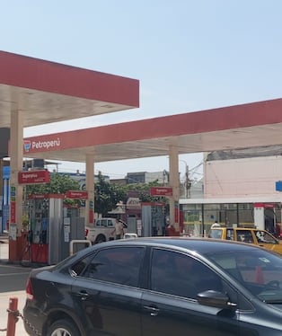 Conductores asisten a Petroperú situado entre Balta y Bolognesi.