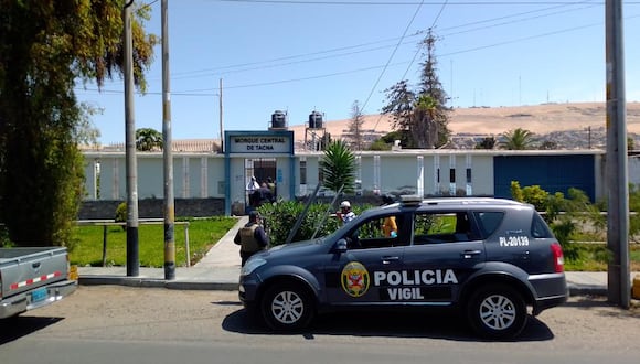 Hasta la morgue de Tacna fue trasladado el cuerpo del efectivo policial. (Foto: Archivo GEC)