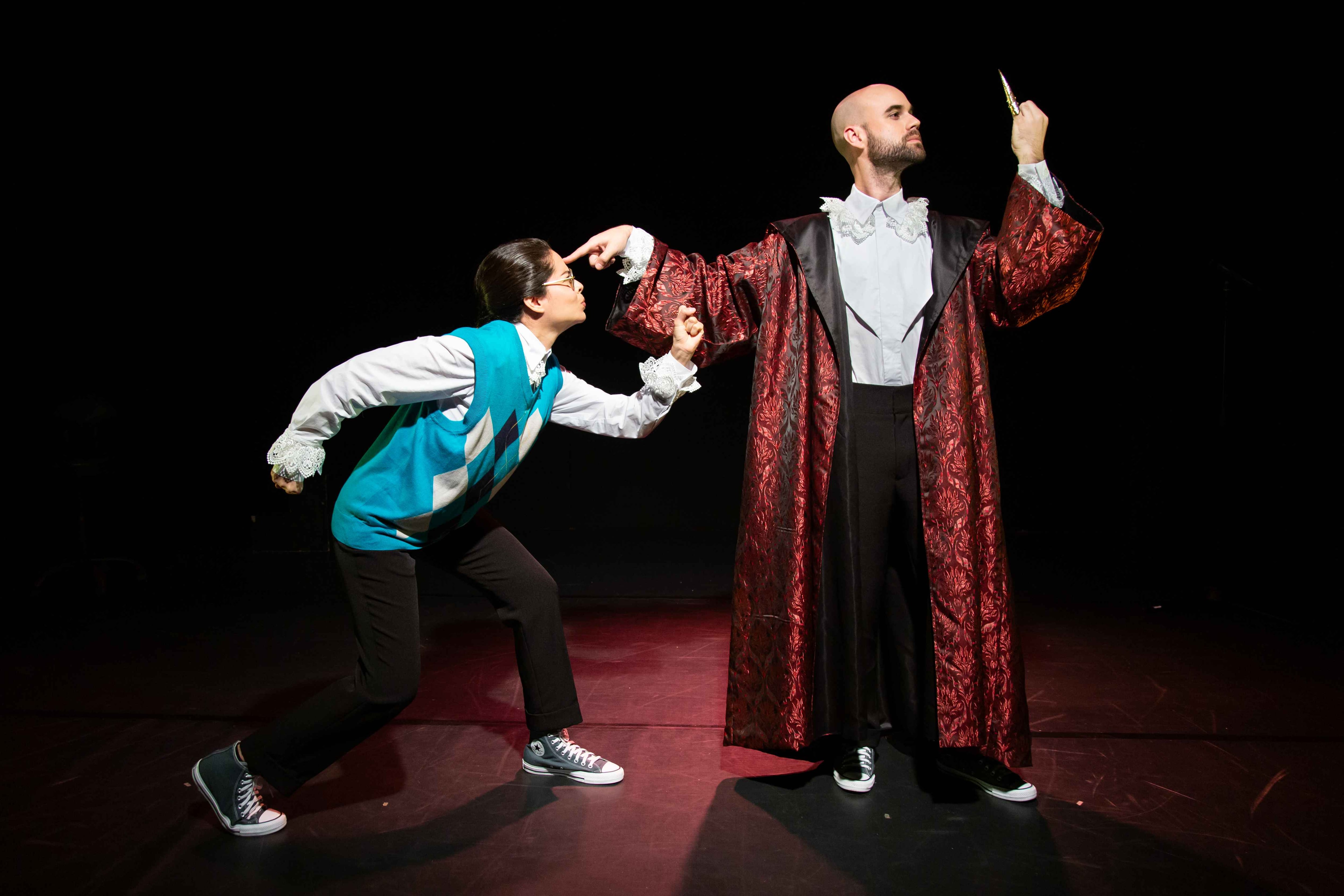 El Teatro Británico presenta una programación con clásicos reinventados, humor en inglés y una aclamada historia de suspenso, bajo la dirección de reconocidos nombres de la escena local.