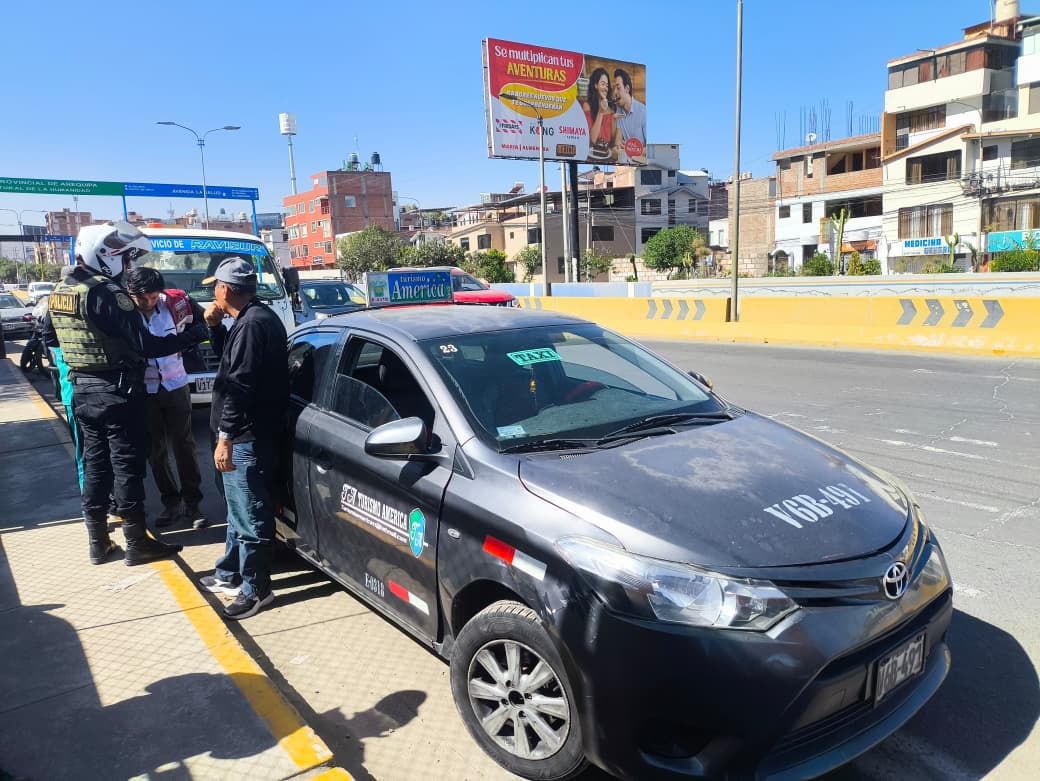 Roban memorias de autos en inmediaciones de la Gerencia Regional de salud Arequipa (Foto: Yunsu Pariapaza/@photo.gec)