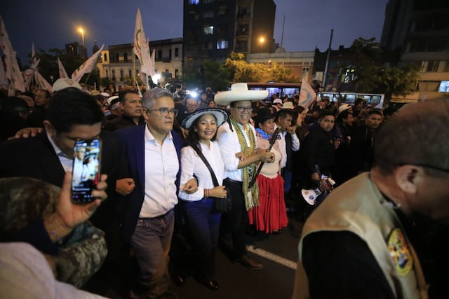 Marcha convocada por Juntos por el Perú continúa su recorrido por el Centro de Lima