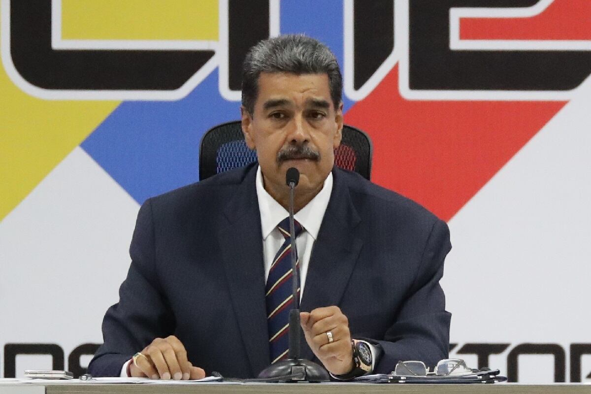 El presidente de Venezuela, Nicolás Maduro, habla luego de ser proclamado presidente reelecto por el CNE, en Caracas. (Foto de Ronald Peña R. / EFE)