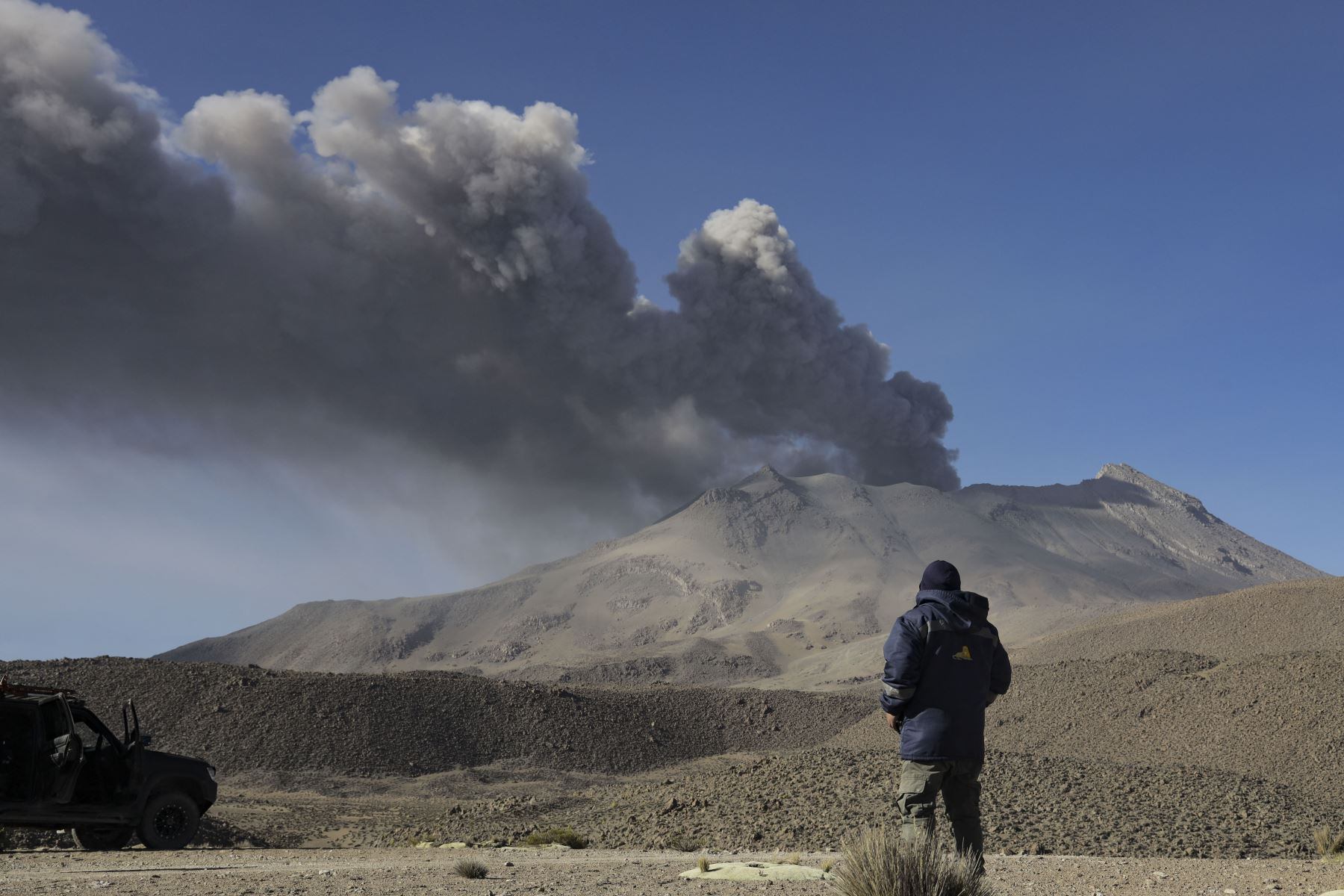 Volcán Ubinas está emitiendo cenizas debido a las explosiones que genera afectando a poblaciones cercanas. (Foto: Andina)