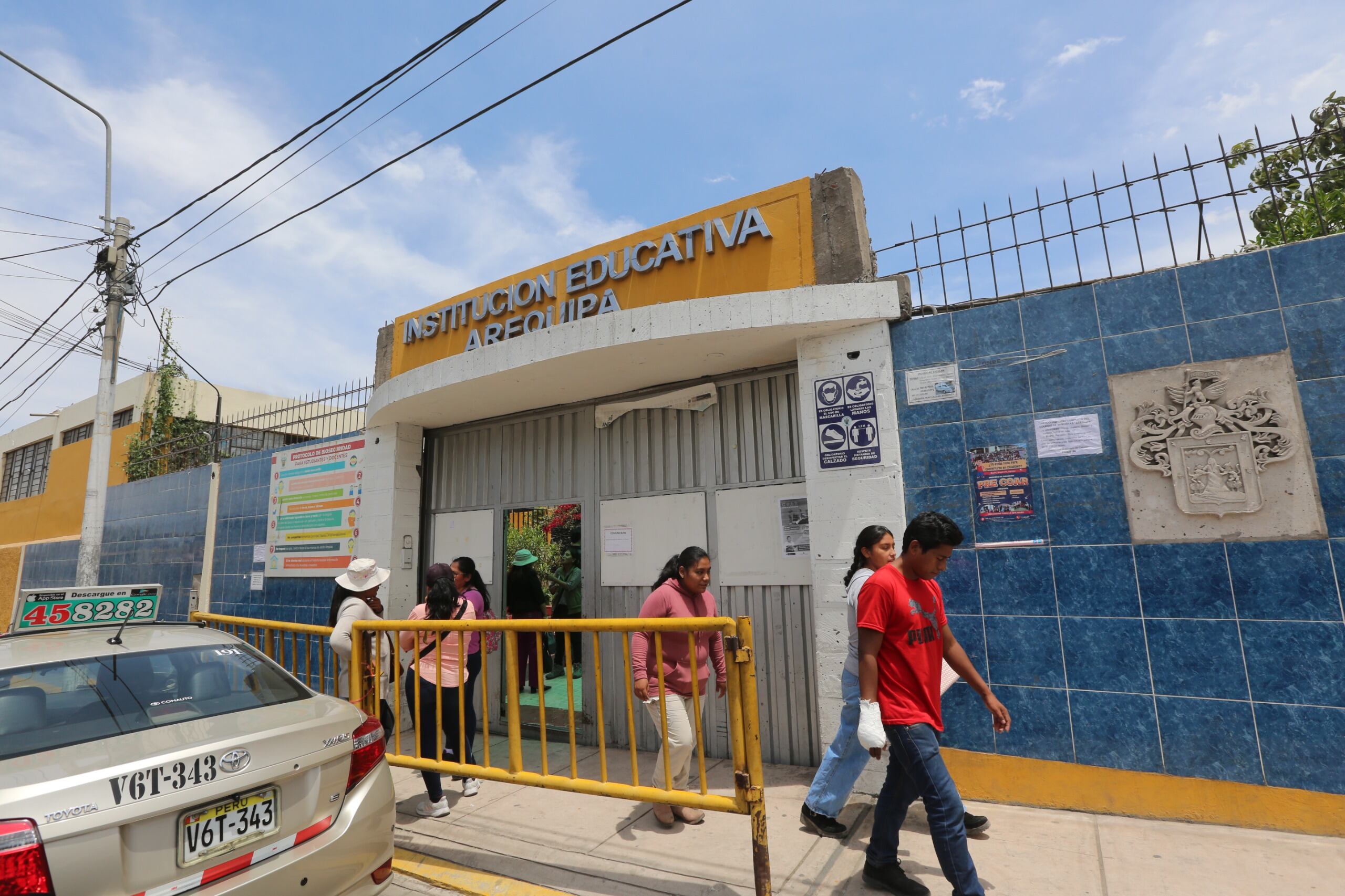 Fachada del colegio Arequipa. Foto: Leonardo Cuito.