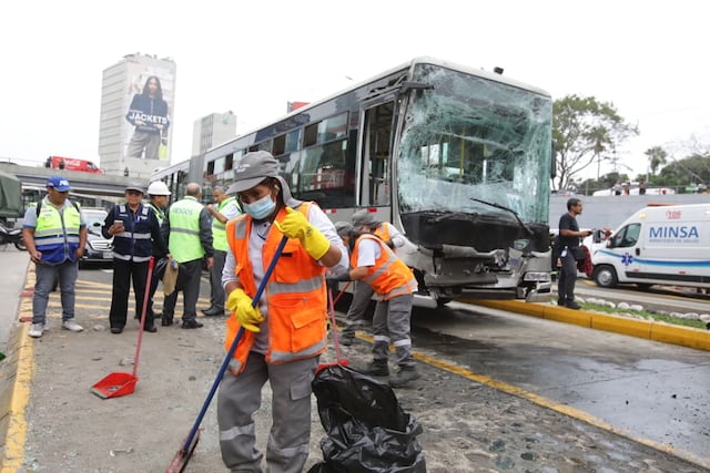 Triple choque en el Metropolitano deja al menos 40 heridos en Miraflores (Fotos: Violeta Ayasta/GEC)