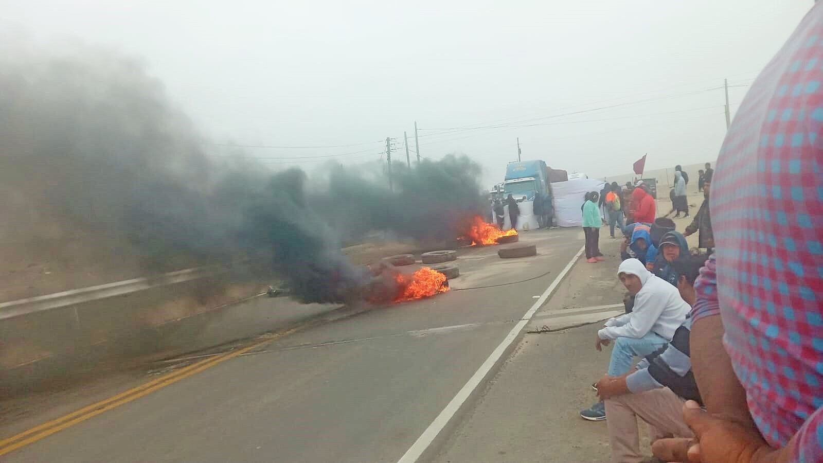Bloqueo en la carretera Panamericana Sur. Foto: GEC