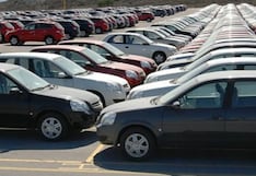 El dólar sigue en retroceso y hace caer los precios de vehículos en 3.73%