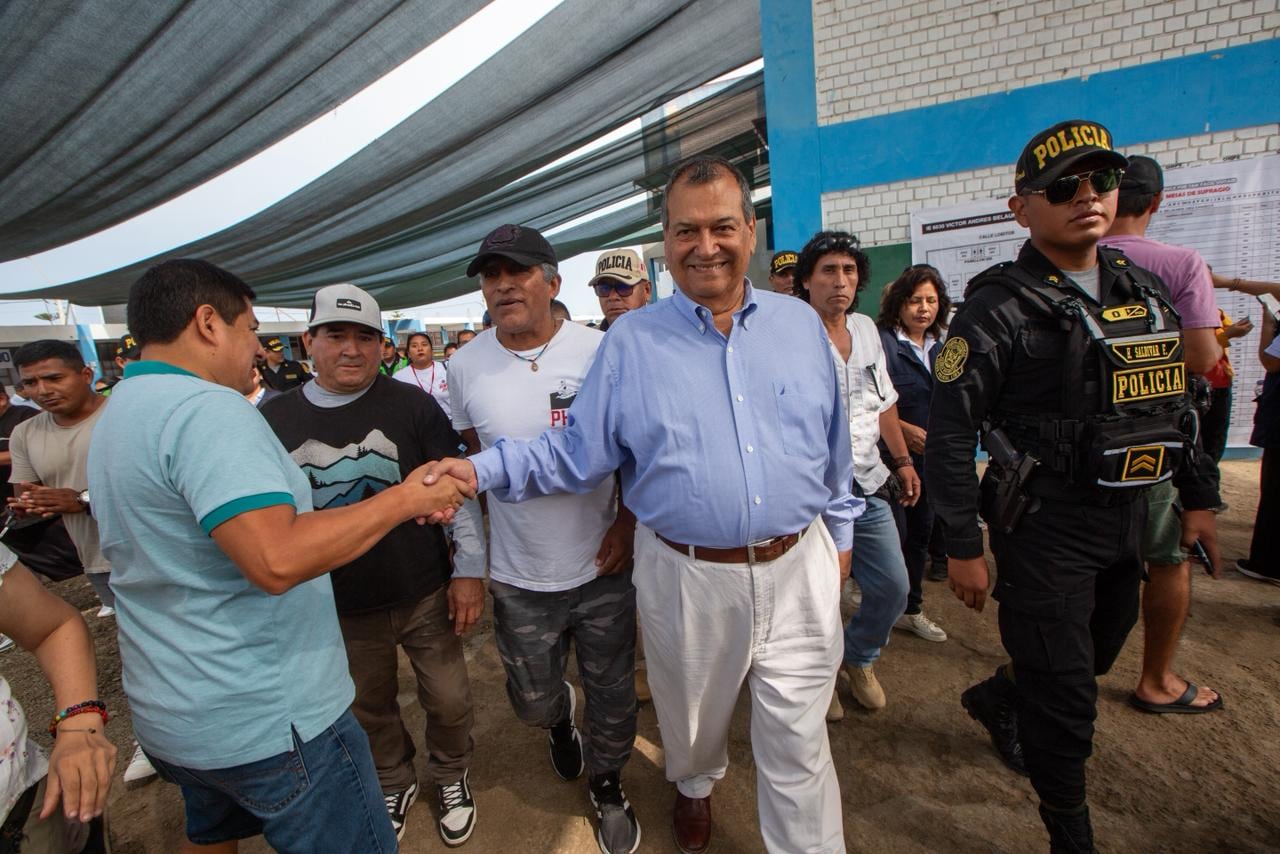 Jorge Nieto votó en Punta Hermosa. (Foto:GEC)