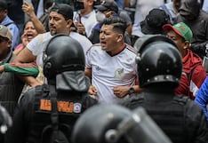 Maestros protestan cerca del Estadio Azteca a dos días de la inauguración del Mundial 2026