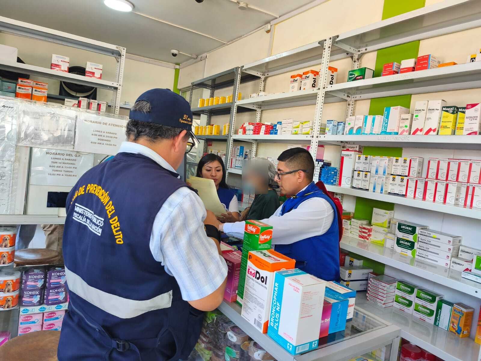Operativo a boticas y farmacias en Veintiséis de Octubre