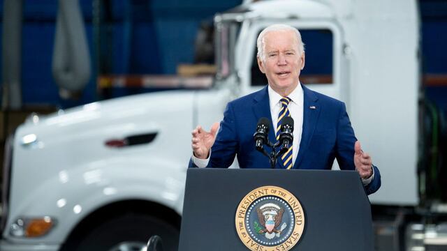 EE.UU.: Biden impondrá reglas más estrictas para viajeros por nueva variante ómicron