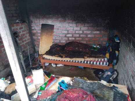 Casa y ahorros de humilde familia en Huancayo se queman por cohetón que estalló cerca a balón de gas (FOTOS)