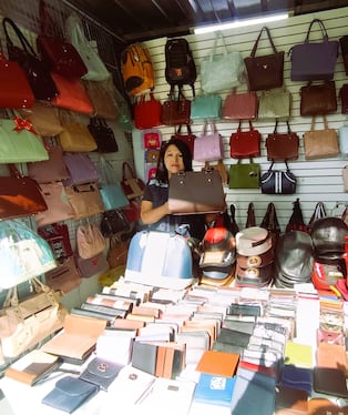 Feria se realiza en la calle Siglo XX con una variedad de productos