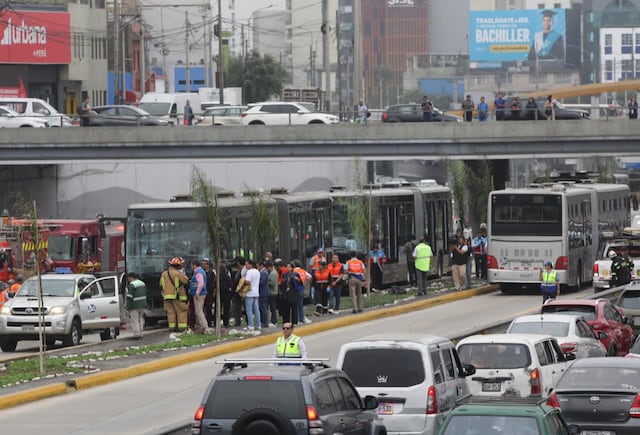 Triple choque en el Metropolitano deja al menos 40 heridos en Miraflores (Fotos: Violeta Ayasta/GEC)