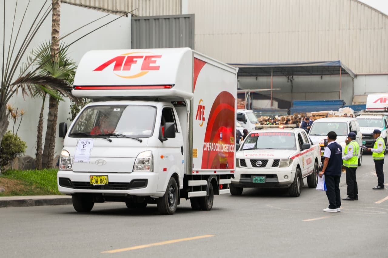 ONPE transporta material electoral para las elecciones primarias (modalidad delegados).