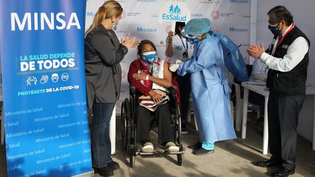 Hoy inicia vacunación contra la COVID-19 de pacientes que requieren hemodiálisis (FOTOS)