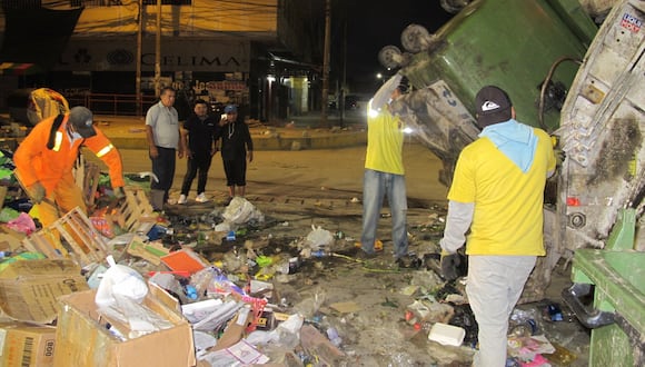 Más de 30 trabajadores de limpieza recogieron los residuos del principal centro de abastos de Piura