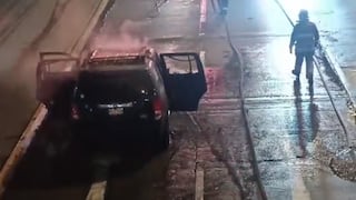 La Victoria: corto circuito provoca incendio de vehículo en Vía Expresa Luis Fernán Bedoya Reyes