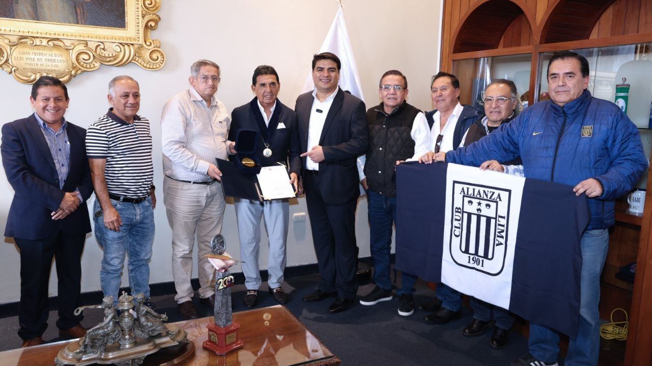 Dos veces mundialista con la selección peruana estuvo en Trujillo para participar de los 52 aniversario de fundación de la A.S.A.L.T.