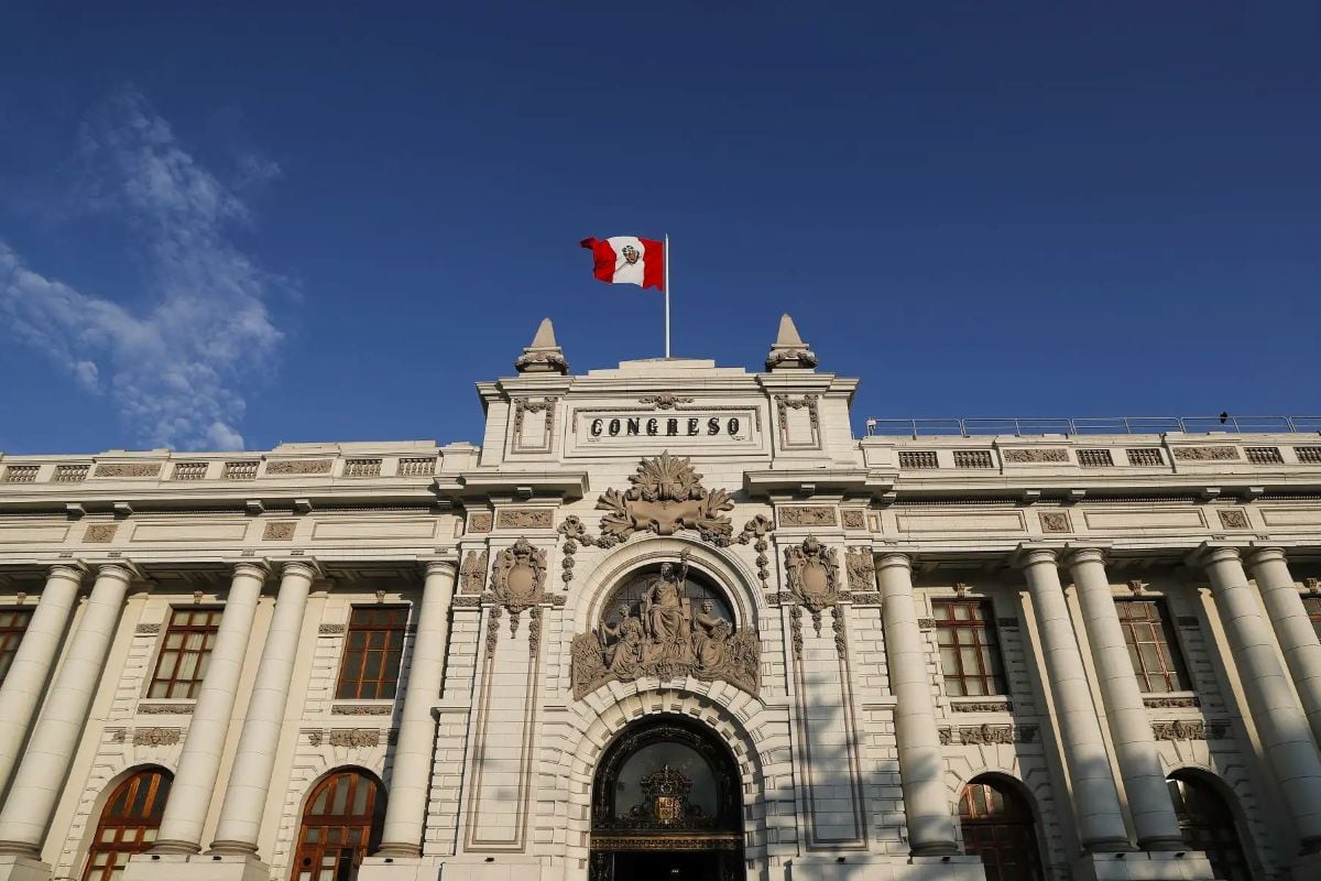 Cinco diputados de Renovación Popular acudieron a la unidad policial para solicitar información sobre el caso y conocer el trabajo de inteligencia contra el terrorismo. Foto: Andina.