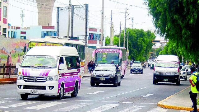 Esperan disposición sobre tránsito de combis y colectivos