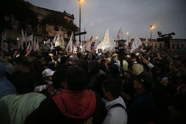 Marcha convocada por Juntos por el Perú continúa su recorrido por el Centro de Lima