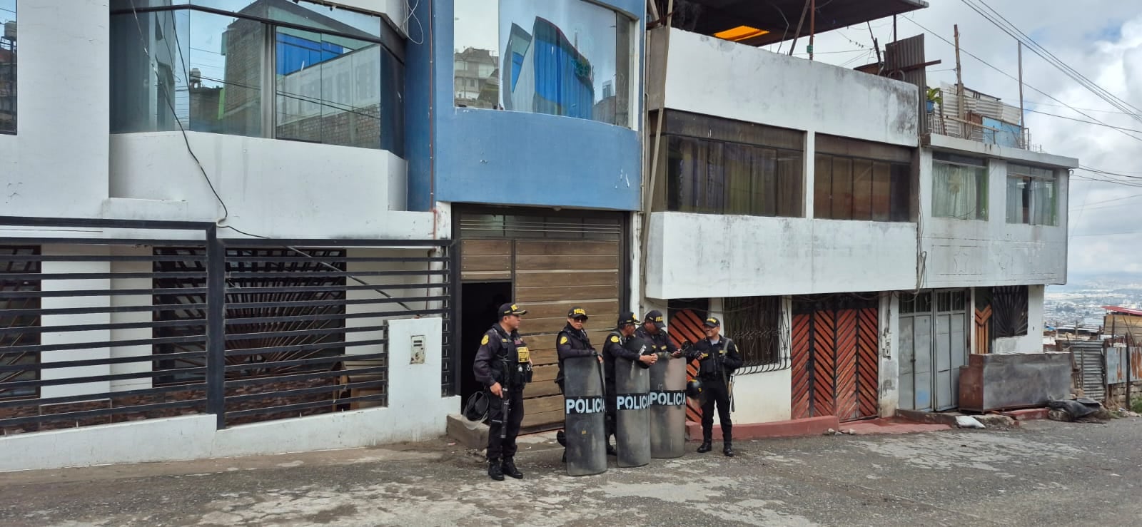 Policía y Fiscalía incautan bienes de Los Safaris en Arequipa