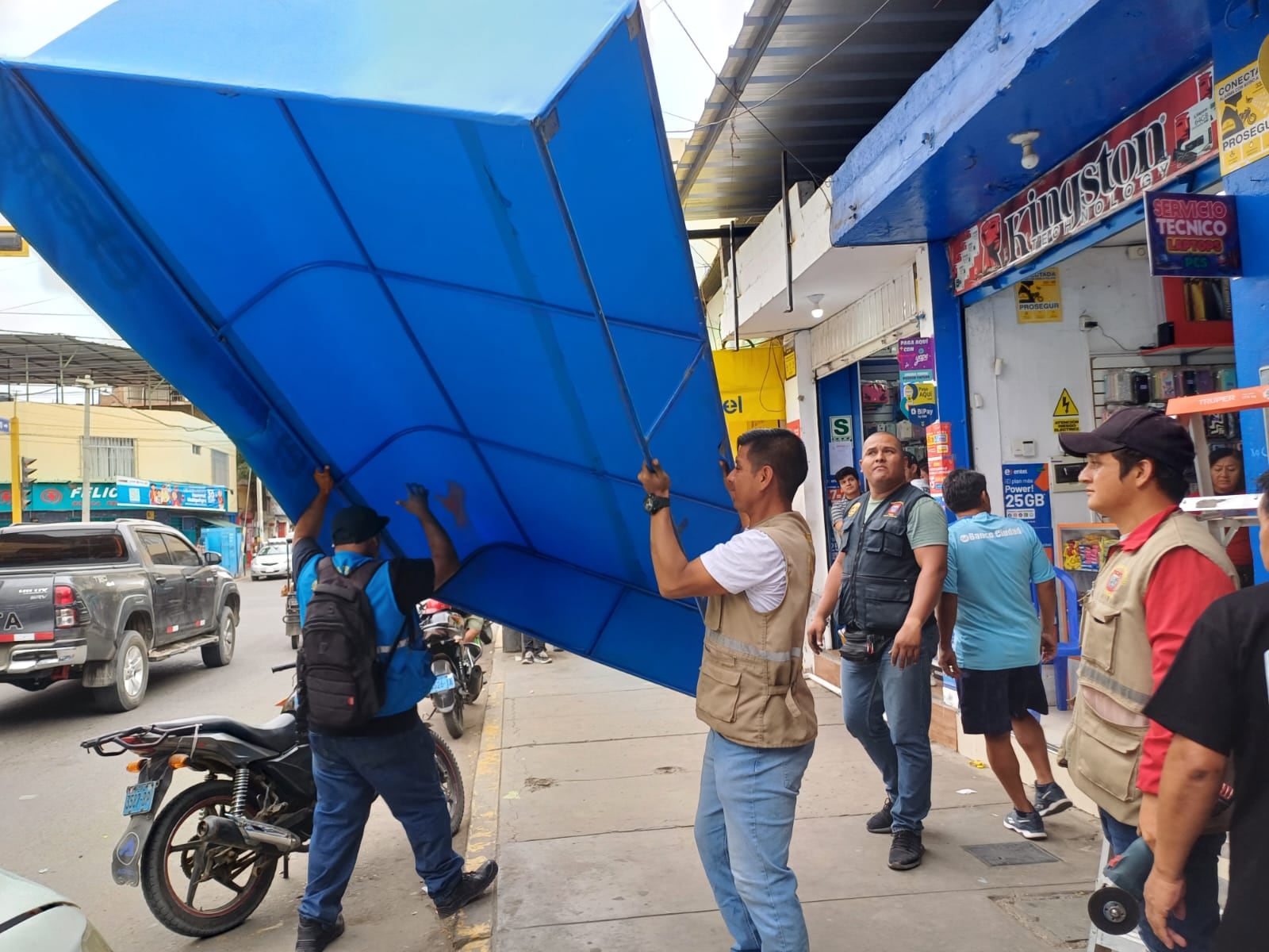 Desmontaron avisos publicitarios que incumplían las disposiciones municipales