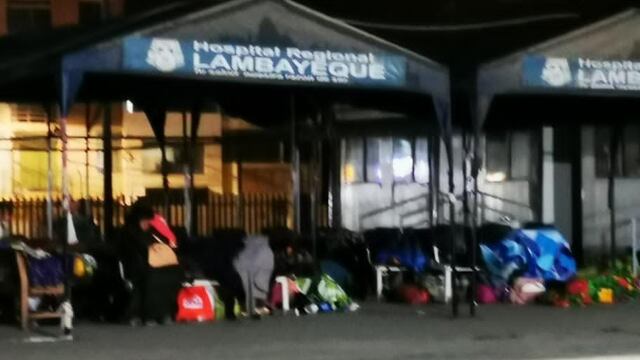 Lambayeque: Duermen afuera de Hospital Regional por parientes internados