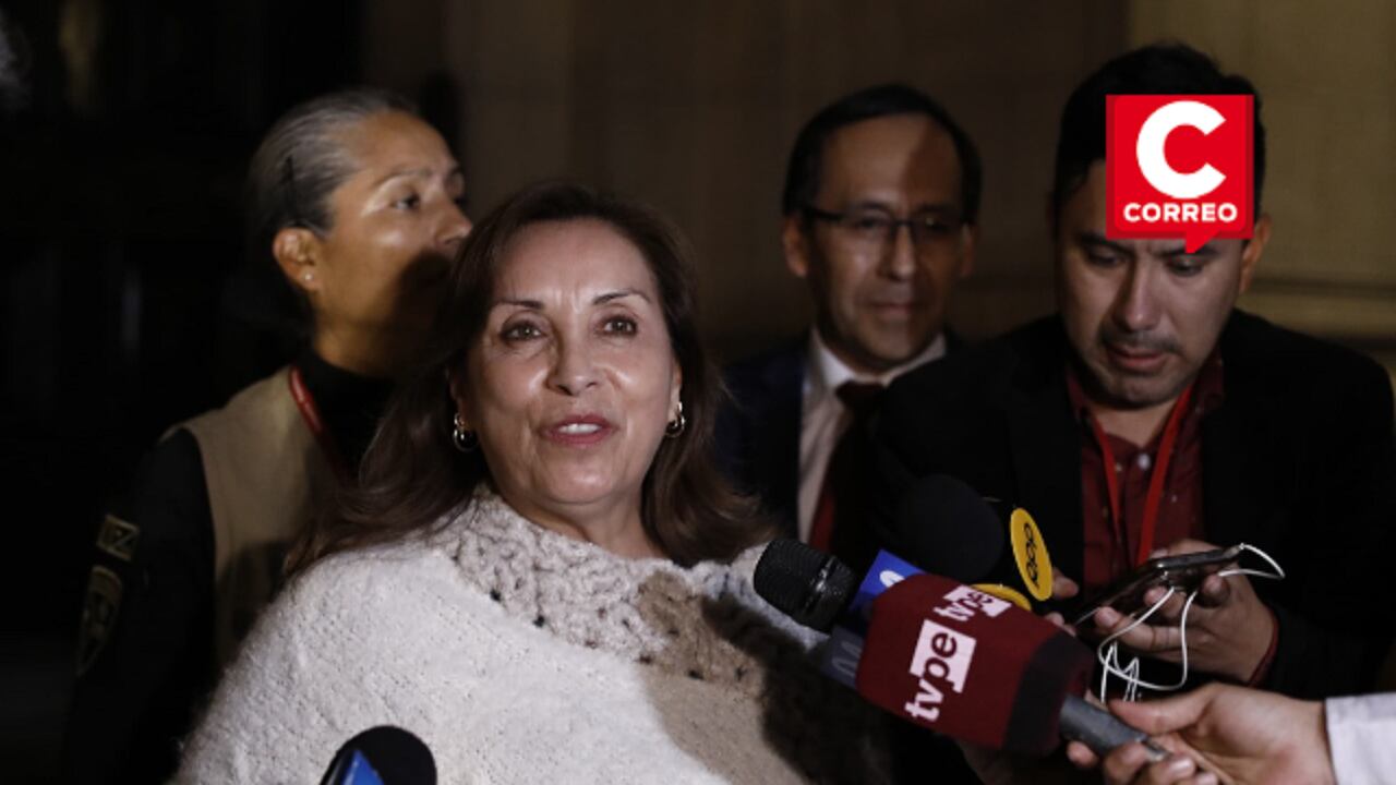 Sorpresivamente apareció la presidenta Dina Boluarte declaró sobre los sucesos de esta mañana contra la prensa, pero no respondió.
(Foto: Julio Reaño/@photo.gec)