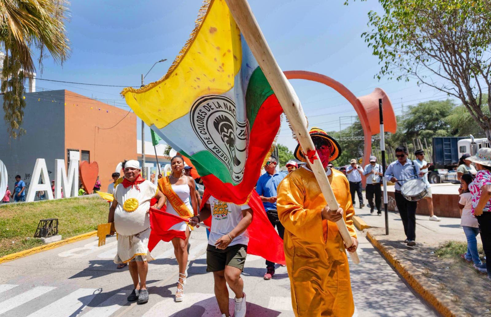 Sociedad carnavalesca mantiene viva la tradición y alista fiesta de colores.