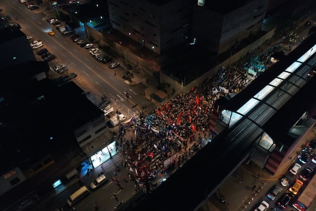 Simpatizantes de partidos llegan a exteriores del Centro de Convenciones por debate presidencial (Foto: Julio Reaño/GEC)