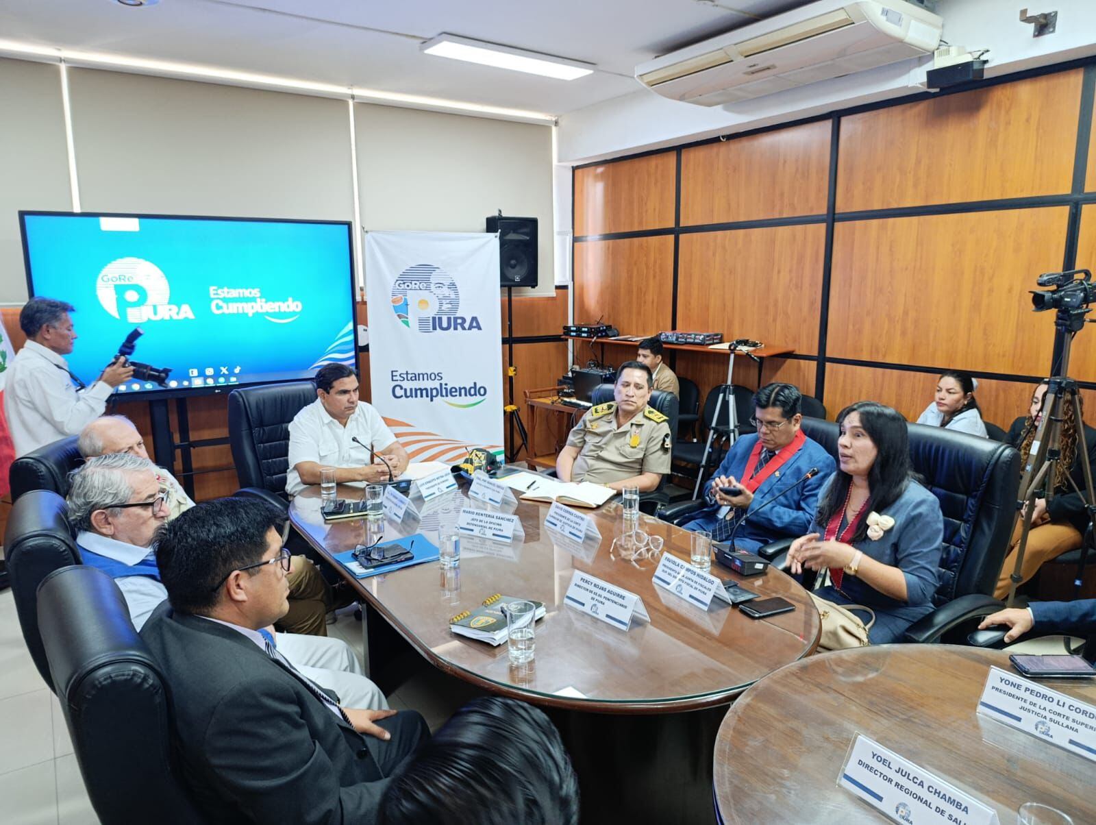 Autoridades se reúnen