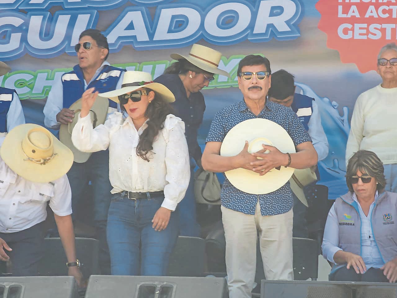 Candidatos en Arequipa no dudaron en participar en ceremonia pública, pese a que está prohibido. Foto: GEC.